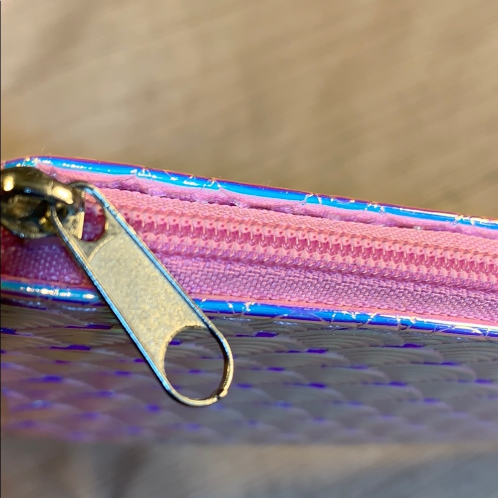 Iridescent wristlet/pouch EUC - Picture 9 of 13
